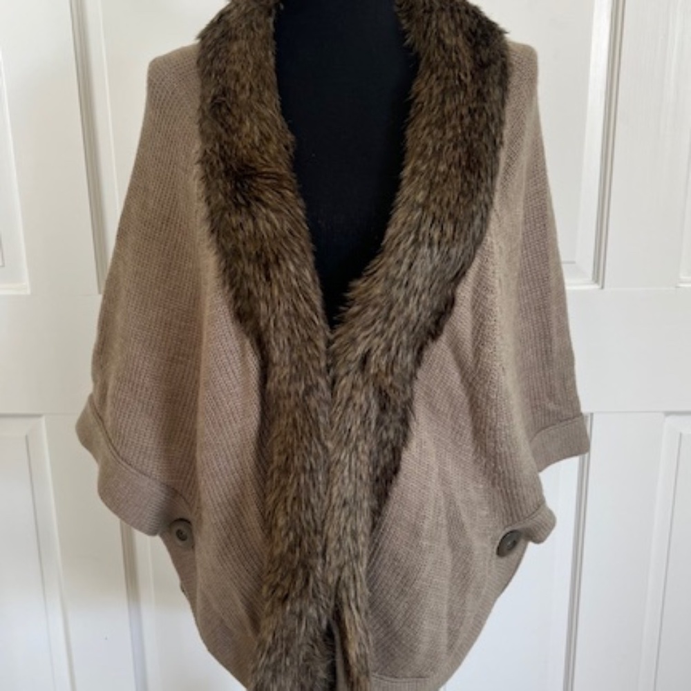 Coldwater Creek Greige Merino Wool Knit Wrap with Faux Fur Trim Size XS/SM